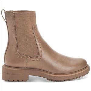 NIB taupe lug sole ankle boots